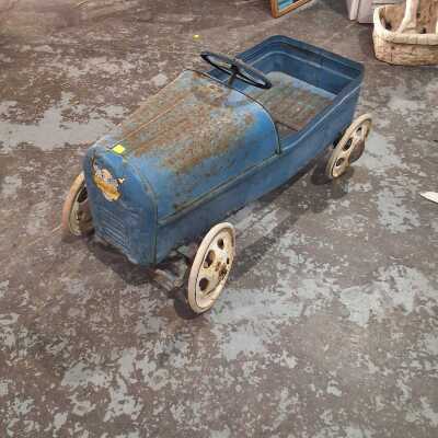 PEDAL CAR