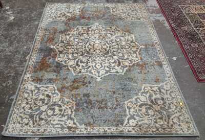 FLOOR RUG