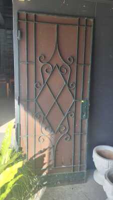 SCREEN DOOR