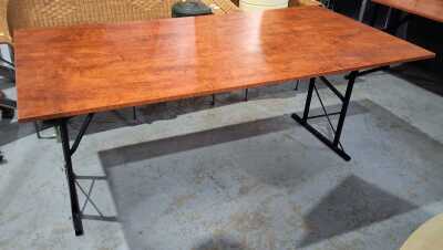 TRESTLE TABLE