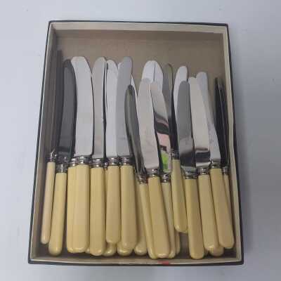 KNIVES