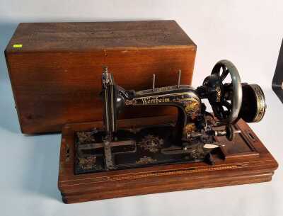 ANTIQUE SEWING MACHINE
