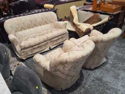 LOUNGE SUITE