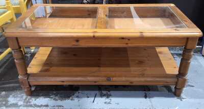 DISPLAY TOP COFFEE TABLE