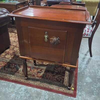 WINE CABINET