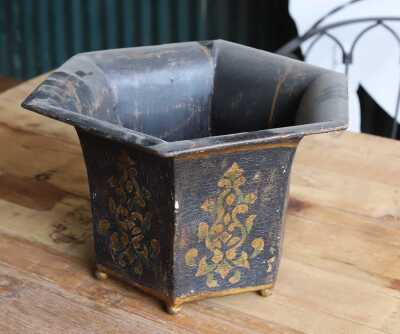 IRON PLANTER