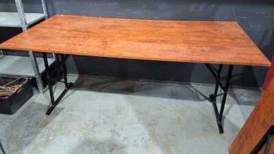TRESTLE TABLE