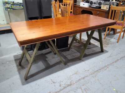 TRESTLE TABLE