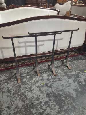 TRESTLE LEGS