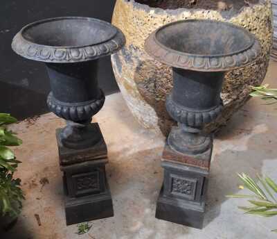 GARDEN URNS