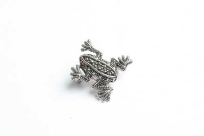 FROG BROOCH