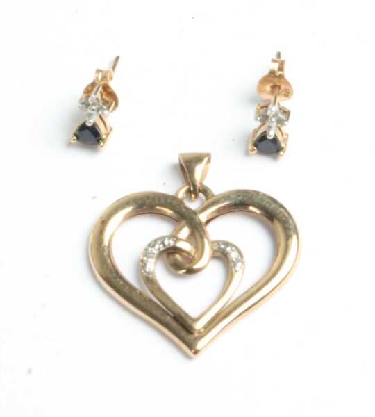 GOLD PENDANT & EARRINGS
