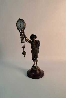 MYSTERY CLOCK