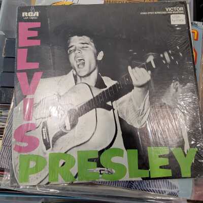 ELVIS PRESLEY VINYL ALBUM