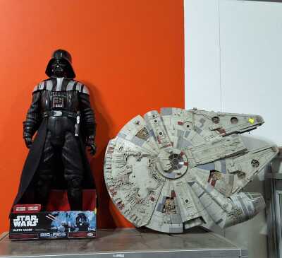 HUGE STAR WARS TOYS