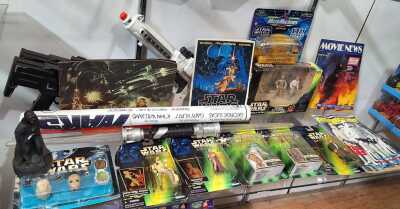 STAR WARS COLLECTABLES
