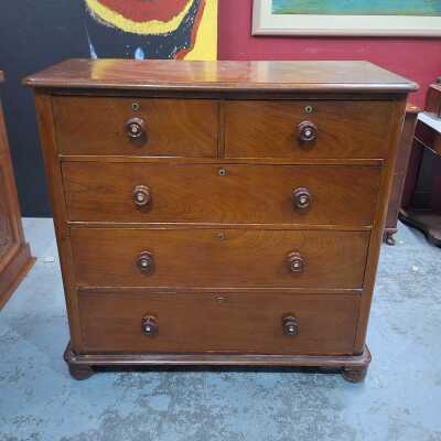 CHEST OF DRAWERS