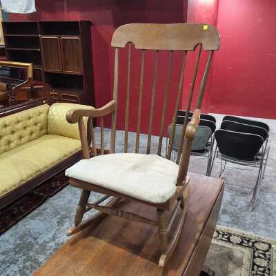 ROCKING CHAIR