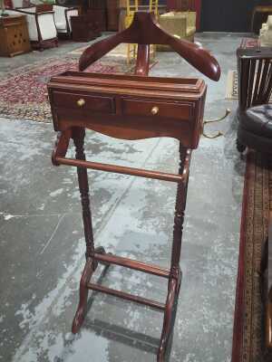 VALET STAND