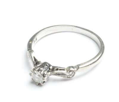 DIAMOND RING