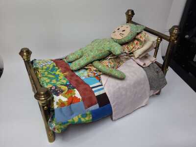 DOLLS BED