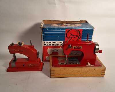 CHILDREN'S SEWING MACHINES