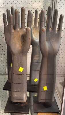 GLOVE MOUNTS