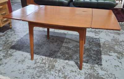 NOBLETT DINING TABLE
