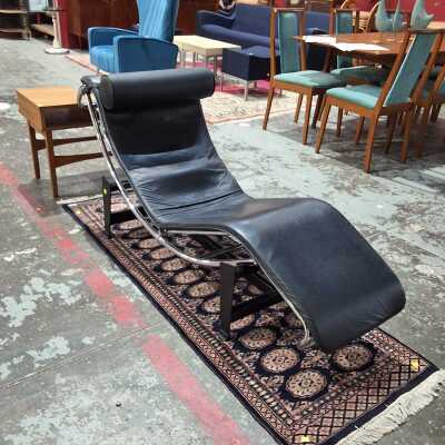 CHAISE LOUNGE