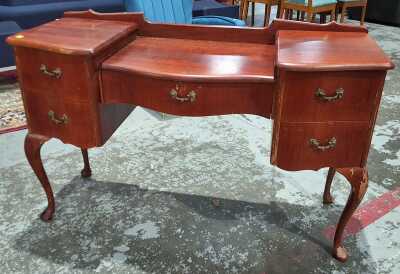 DRESSER