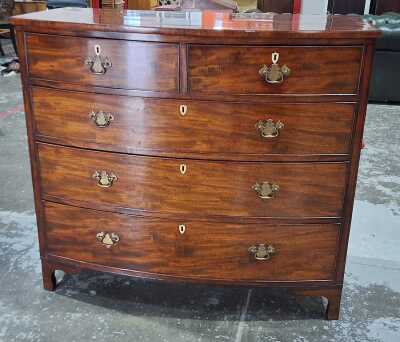 CHEST OF DRAWERS