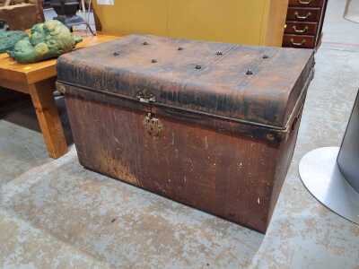 VINTAGE TRUNK