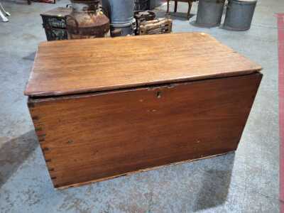 VINTAGE TRUNK