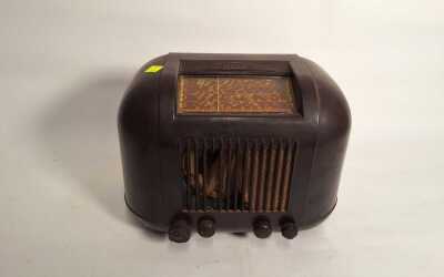 VINTAGE RADIO