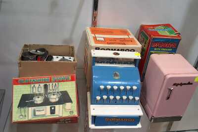 TIN TOYS