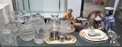 CHINA & GLASSWARE