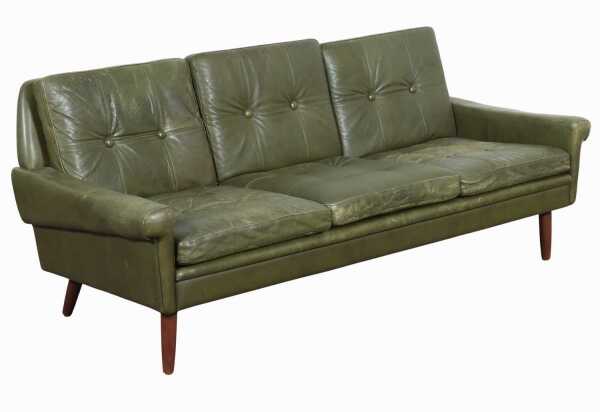 LEATHER LOUNGE