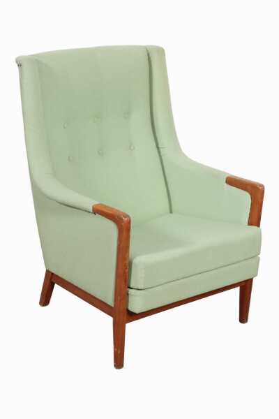 F122 LOUNGE CHAIR
