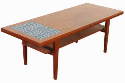 LOUNGE TABLE