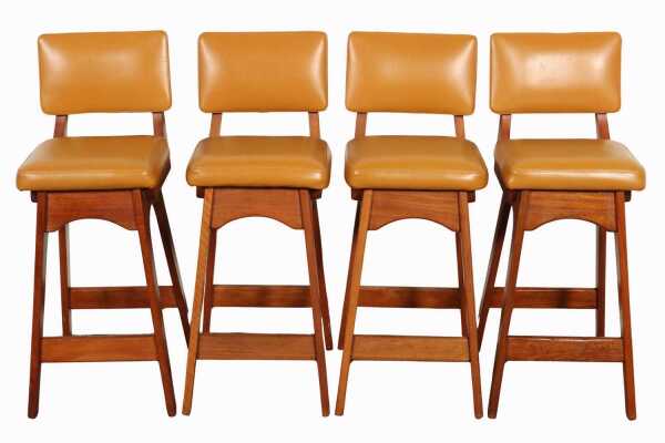 SET OF BAR STOOLS