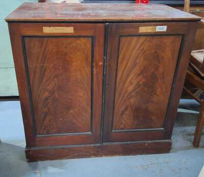 SPECIMEN CABINET