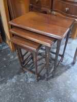NESTING TABLES