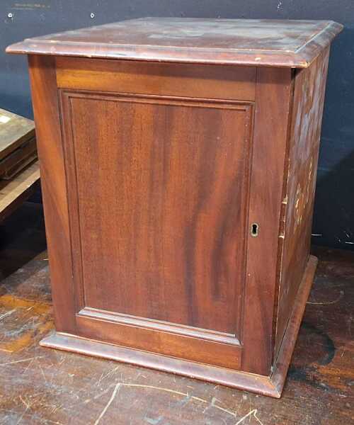 SPECIMEN CABINET