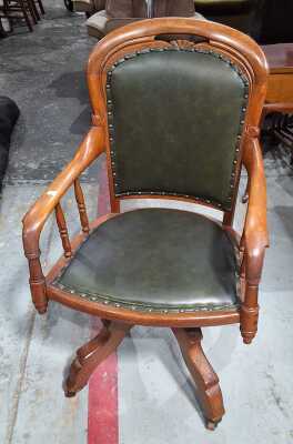 CAPTAINS CHAIR