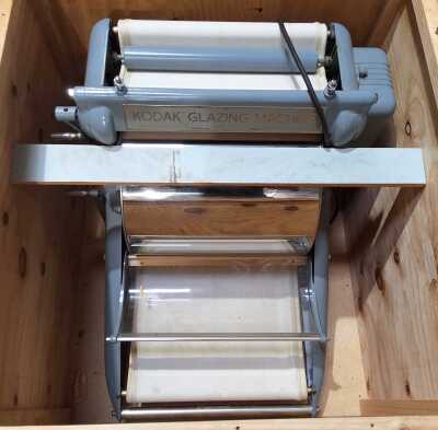 PHOTOGRAPHIC GLAZING MACHINE