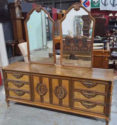 DRESSER
