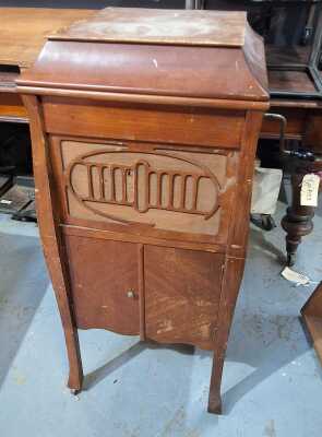 GLENOLA GRAMOPHONE