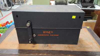 ADDRESSING MACHINE