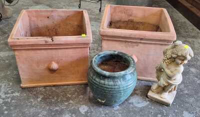 PLANT POTS