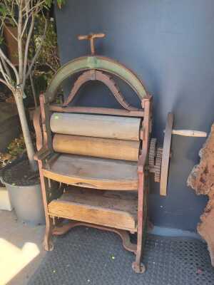 INDUSTRIAL LAUNDRY MANGLE